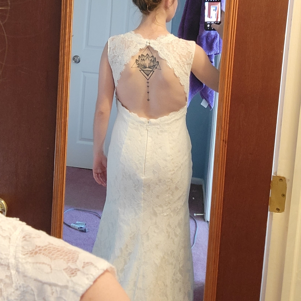 New petite wedding dress US size 6 open back lace